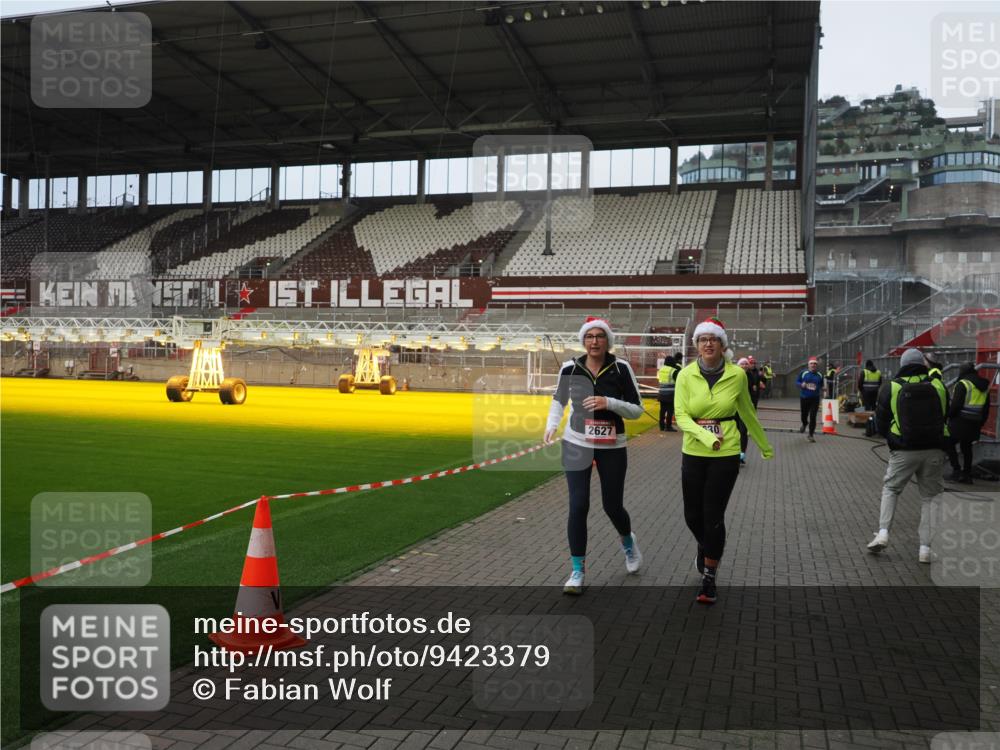 07.12.2025 - St. Pauli X-Mass-Run No. 15 Fabian Wolf http://msf.ph/oto/9423379 07.12.2025 11:59:37 Ziel 1864, 1865, 1868, 2627, 2630, 2741, 4242, 4306, 4744, 4754 meine-sportfotos.de