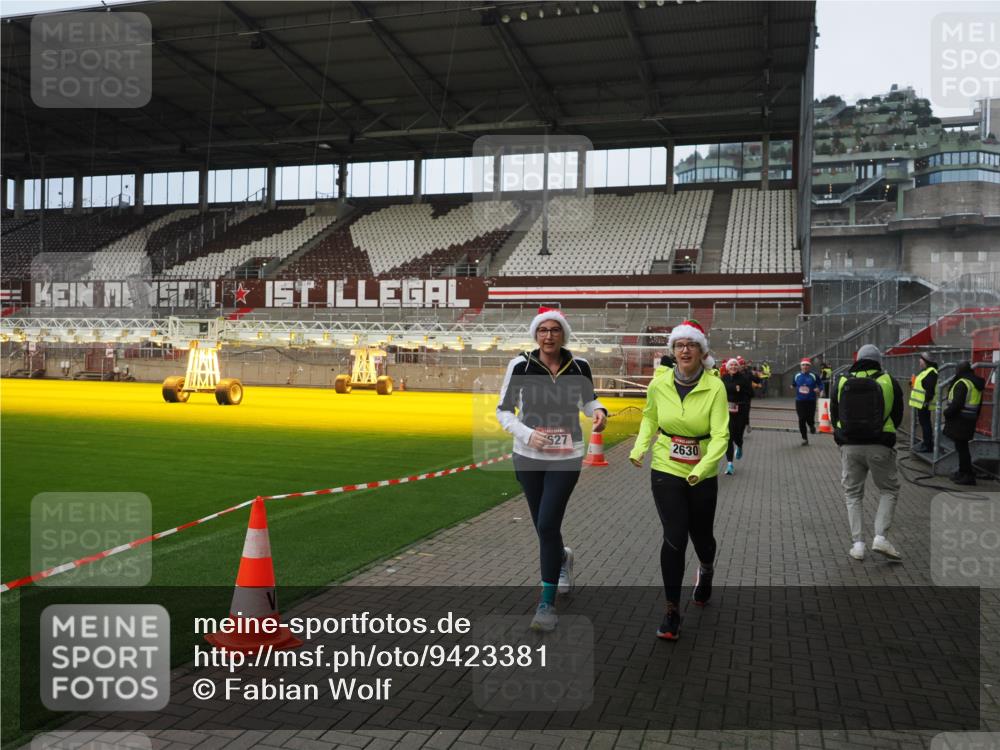 07.12.2025 - St. Pauli X-Mass-Run No. 15 Fabian Wolf http://msf.ph/oto/9423381 07.12.2025 11:59:37 Ziel 1864, 1865, 1868, 2627, 2630, 2741, 4242, 4306, 4744, 4754 meine-sportfotos.de