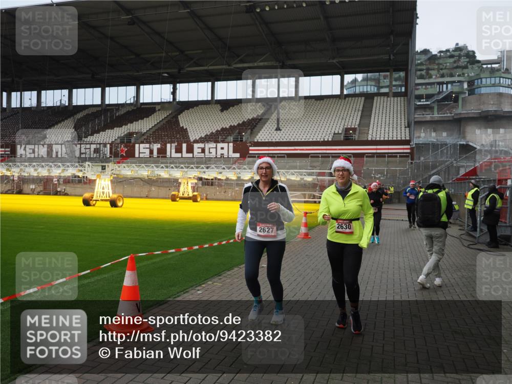 07.12.2025 - St. Pauli X-Mass-Run No. 15 Fabian Wolf http://msf.ph/oto/9423382 07.12.2025 11:59:38 Ziel 1864, 1865, 1868, 2627, 2630, 2741, 4306, 4744, 4754 meine-sportfotos.de