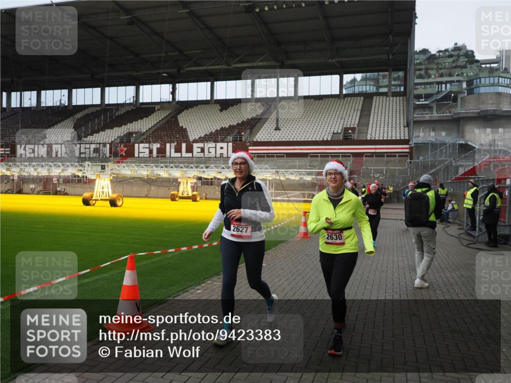 07.12.2025 - St. Pauli X-Mass-Run No. 15 Fabian Wolf http://msf.ph/oto/9423383 07.12.2025 11:59:38 Ziel 1864, 1865, 1868, 2627, 2630, 2741, 4306, 4744, 4754 meine-sportfotos.de
