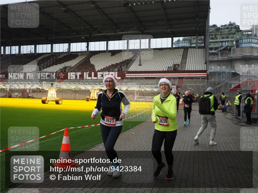 07.12.2025 - St. Pauli X-Mass-Run No. 15 Fabian Wolf http://msf.ph/oto/9423384 07.12.2025 11:59:38 Ziel 1864, 1865, 1868, 2627, 2630, 2741, 4306, 4744, 4754 meine-sportfotos.de