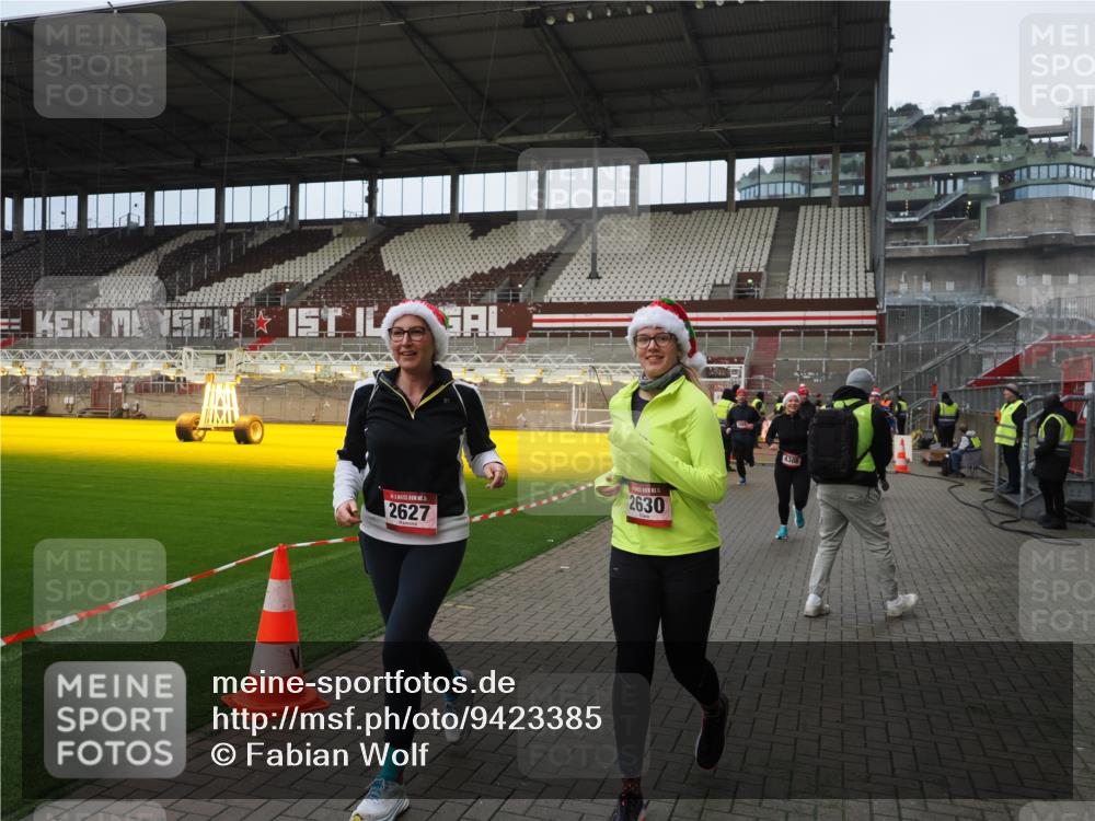07.12.2025 - St. Pauli X-Mass-Run No. 15 Fabian Wolf http://msf.ph/oto/9423385 07.12.2025 11:59:38 Ziel 1864, 1865, 1868, 2627, 2630, 2741, 4306, 4744, 4754 meine-sportfotos.de