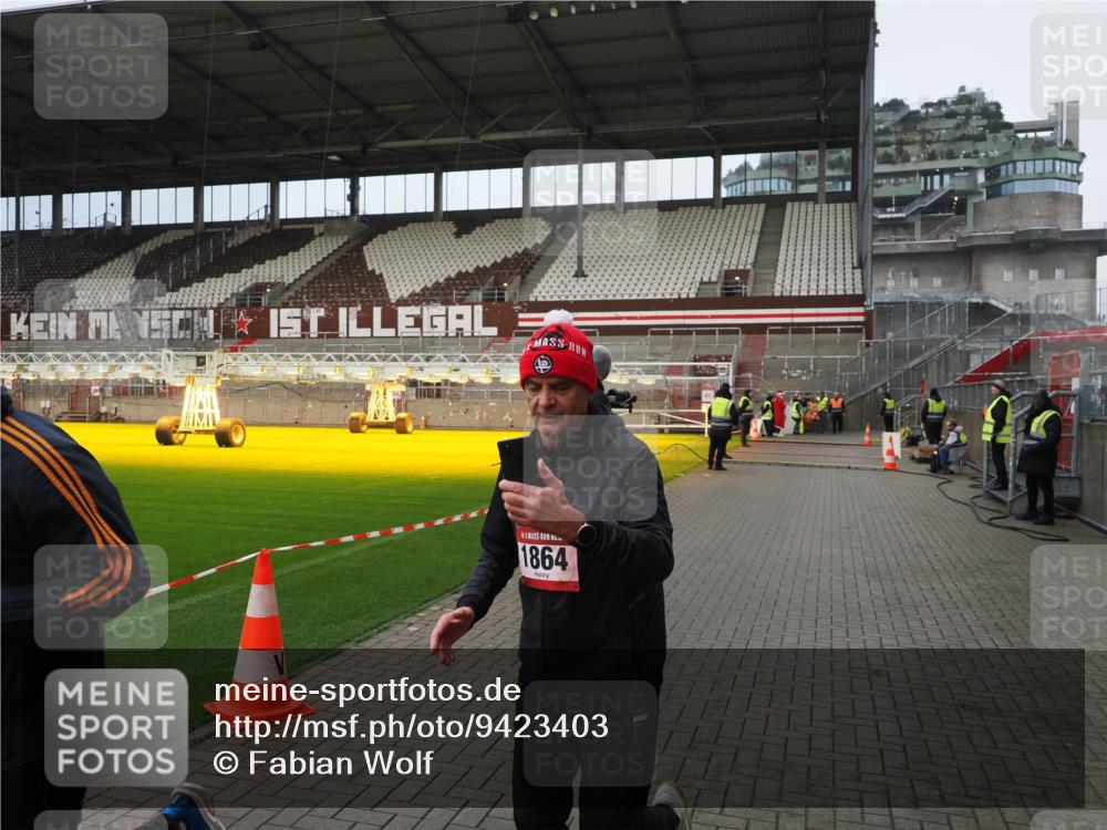 07.12.2025 - St. Pauli X-Mass-Run No. 15 Fabian Wolf http://msf.ph/oto/9423403 07.12.2025 11:59:43 Ziel 1864, 1865, 1868, 2627, 2630, 2741, 4306, 4744, 4754 meine-sportfotos.de