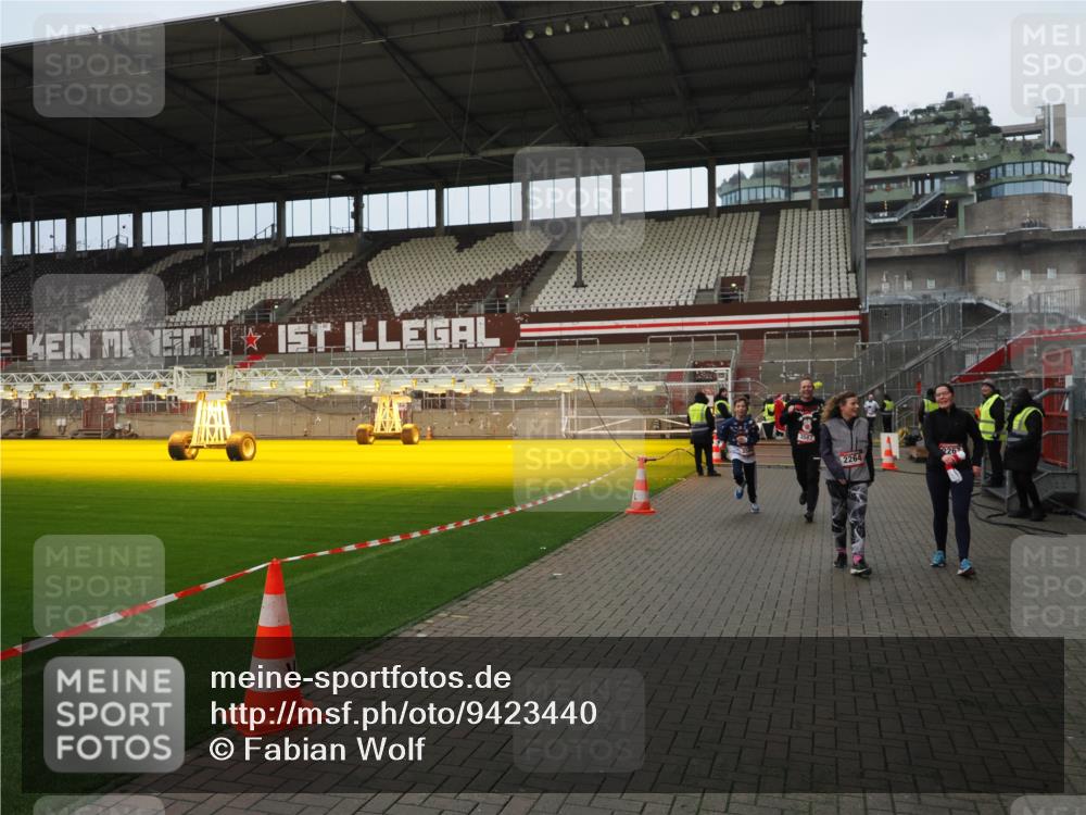 07.12.2025 - St. Pauli X-Mass-Run No. 15 Fabian Wolf http://msf.ph/oto/9423440 07.12.2025 12:00:28 Ziel 2264, 2267, 3584, 3587 meine-sportfotos.de