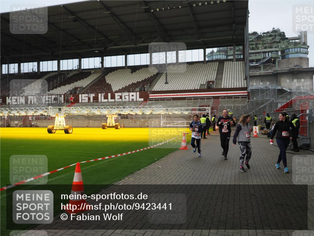 07.12.2025 - St. Pauli X-Mass-Run No. 15 Fabian Wolf http://msf.ph/oto/9423441 07.12.2025 12:00:29 Ziel 2264, 2267, 3584, 3587 meine-sportfotos.de
