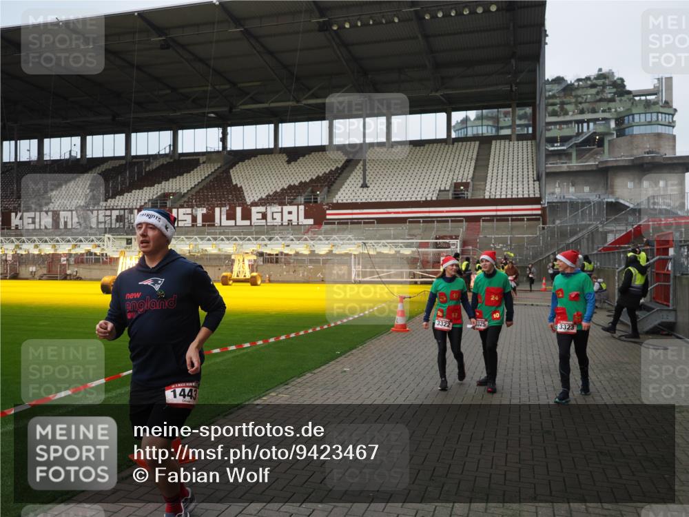 07.12.2025 - St. Pauli X-Mass-Run No. 15 Fabian Wolf http://msf.ph/oto/9423467 07.12.2025 12:00:52 Ziel 1225, 1443, 1880, 2032, 3318, 3322, 3323, 3325, 4723 meine-sportfotos.de