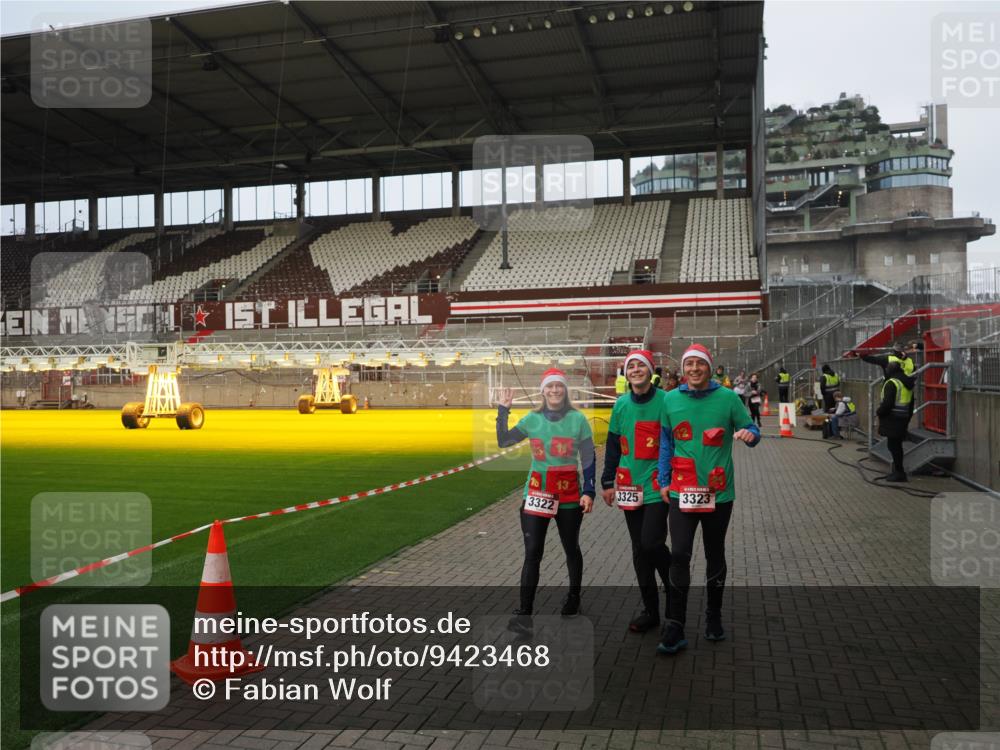 07.12.2025 - St. Pauli X-Mass-Run No. 15 Fabian Wolf http://msf.ph/oto/9423468 07.12.2025 12:00:54 Ziel 124, 1225, 1443, 1665, 1880, 2032, 3318, 3322, 3323, 3325 meine-sportfotos.de