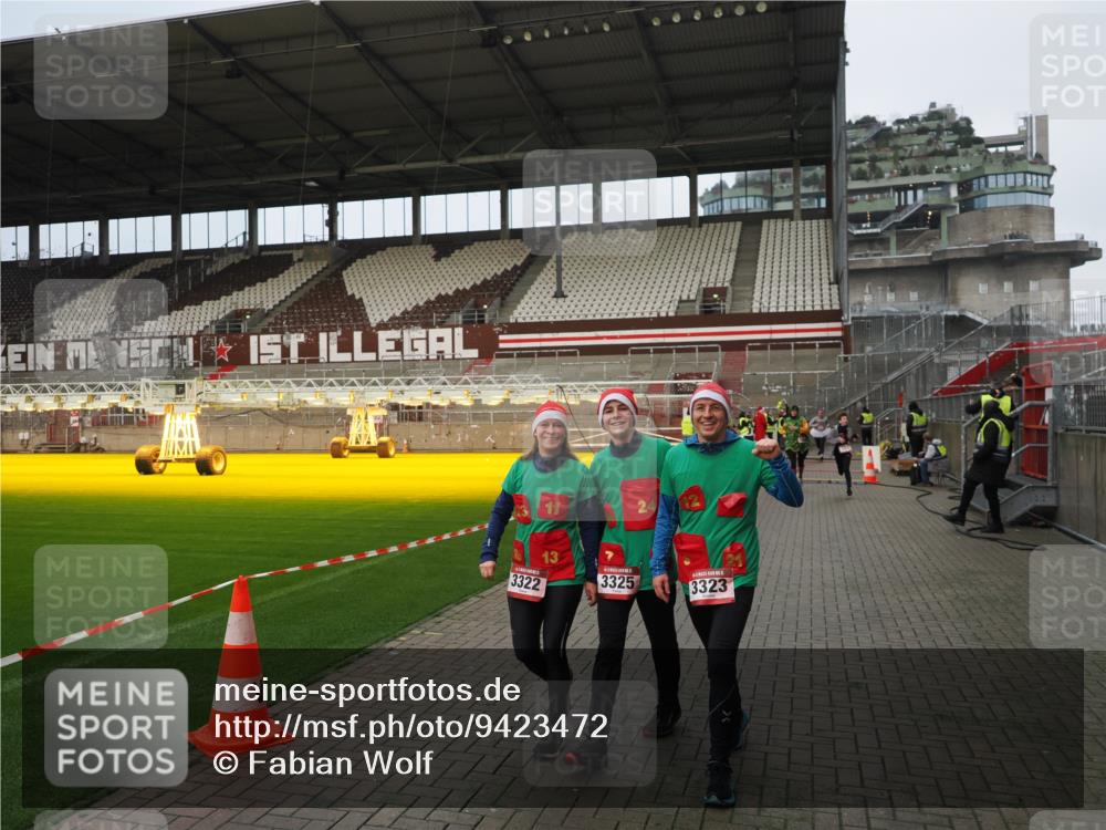 07.12.2025 - St. Pauli X-Mass-Run No. 15 Fabian Wolf http://msf.ph/oto/9423472 07.12.2025 12:00:55 Ziel 124, 1225, 1443, 1665, 1880, 2032, 3318, 3322, 3323, 3325 meine-sportfotos.de