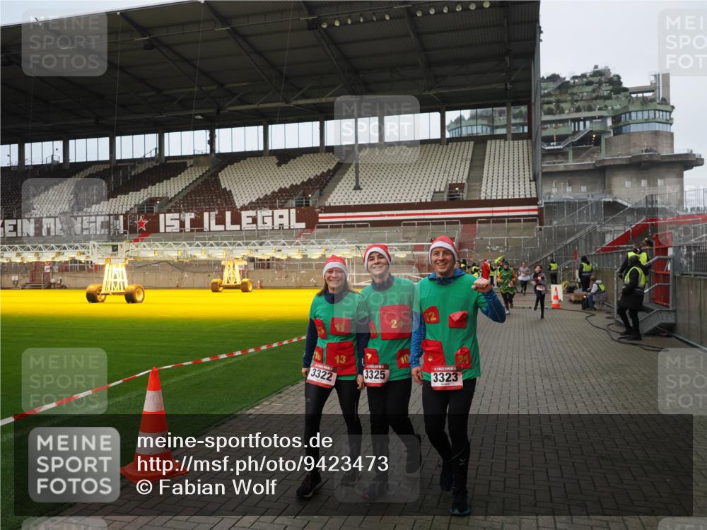 07.12.2025 - St. Pauli X-Mass-Run No. 15 Fabian Wolf http://msf.ph/oto/9423473 07.12.2025 12:00:55 Ziel 124, 1225, 1443, 1665, 1880, 2032, 3318, 3322, 3323, 3325 meine-sportfotos.de