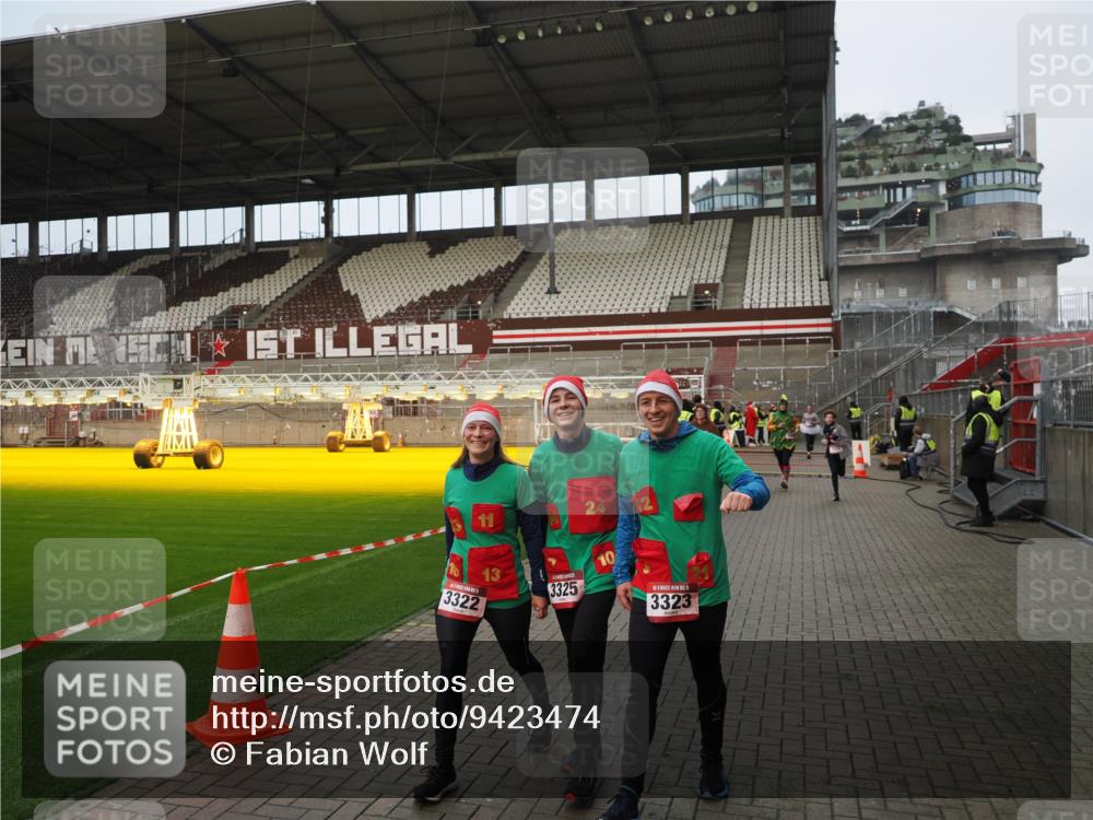 07.12.2025 - St. Pauli X-Mass-Run No. 15 Fabian Wolf http://msf.ph/oto/9423474 07.12.2025 12:00:55 Ziel 124, 1225, 1443, 1665, 1880, 2032, 3318, 3322, 3323, 3325 meine-sportfotos.de