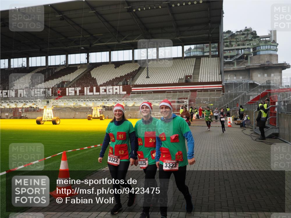 07.12.2025 - St. Pauli X-Mass-Run No. 15 Fabian Wolf http://msf.ph/oto/9423475 07.12.2025 12:00:56 Ziel 124, 1225, 1443, 1635, 1665, 1880, 2032, 3318, 3322, 3323, 3325 meine-sportfotos.de