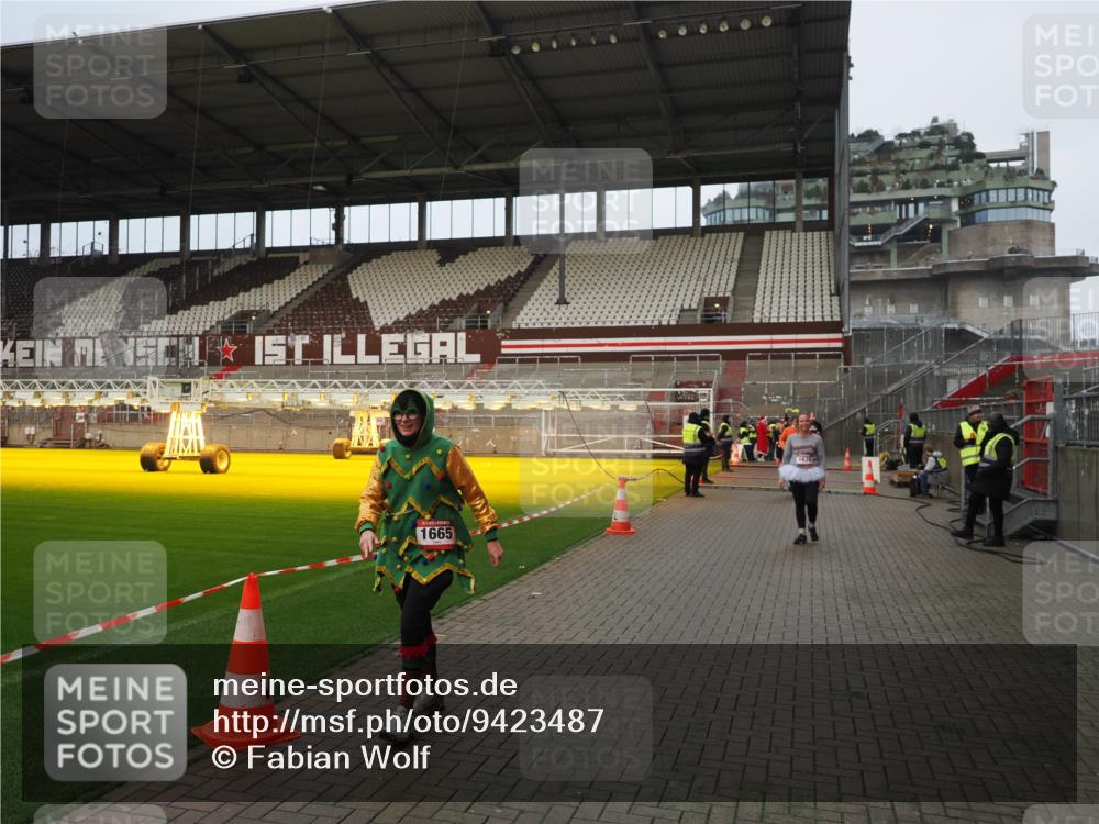 07.12.2025 - St. Pauli X-Mass-Run No. 15 Fabian Wolf http://msf.ph/oto/9423487 07.12.2025 12:01:03 Ziel 124, 1443, 1635, 1665, 1880, 2463 meine-sportfotos.de