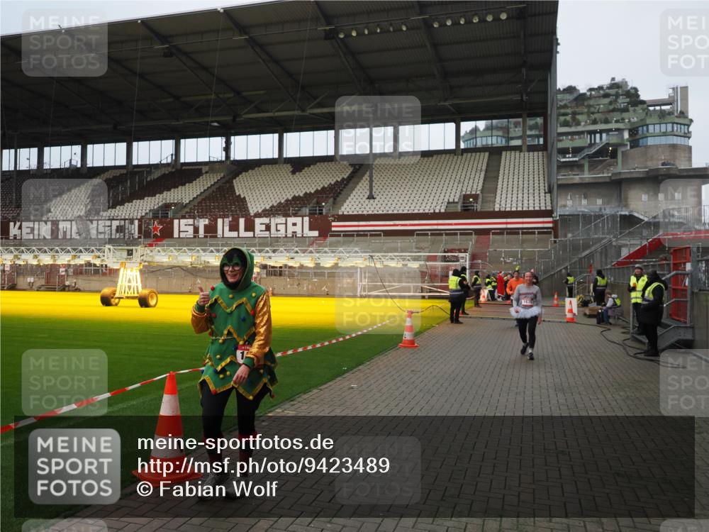 07.12.2025 - St. Pauli X-Mass-Run No. 15 Fabian Wolf http://msf.ph/oto/9423489 07.12.2025 12:01:04 Ziel 124, 1443, 1635, 1665, 1880, 2463 meine-sportfotos.de