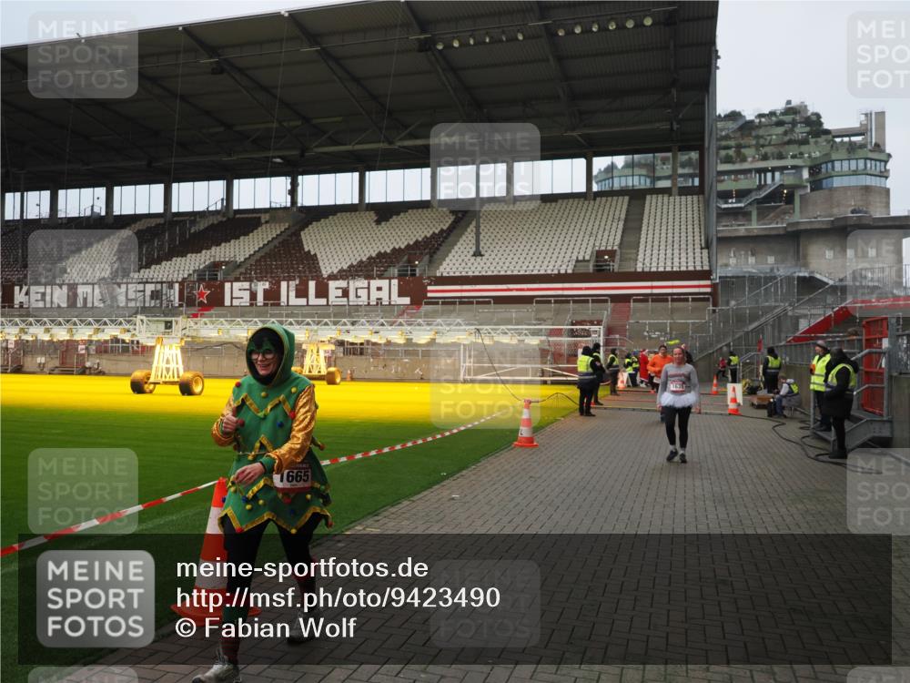 07.12.2025 - St. Pauli X-Mass-Run No. 15 Fabian Wolf http://msf.ph/oto/9423490 07.12.2025 12:01:04 Ziel 124, 1443, 1635, 1665, 1880, 2463 meine-sportfotos.de