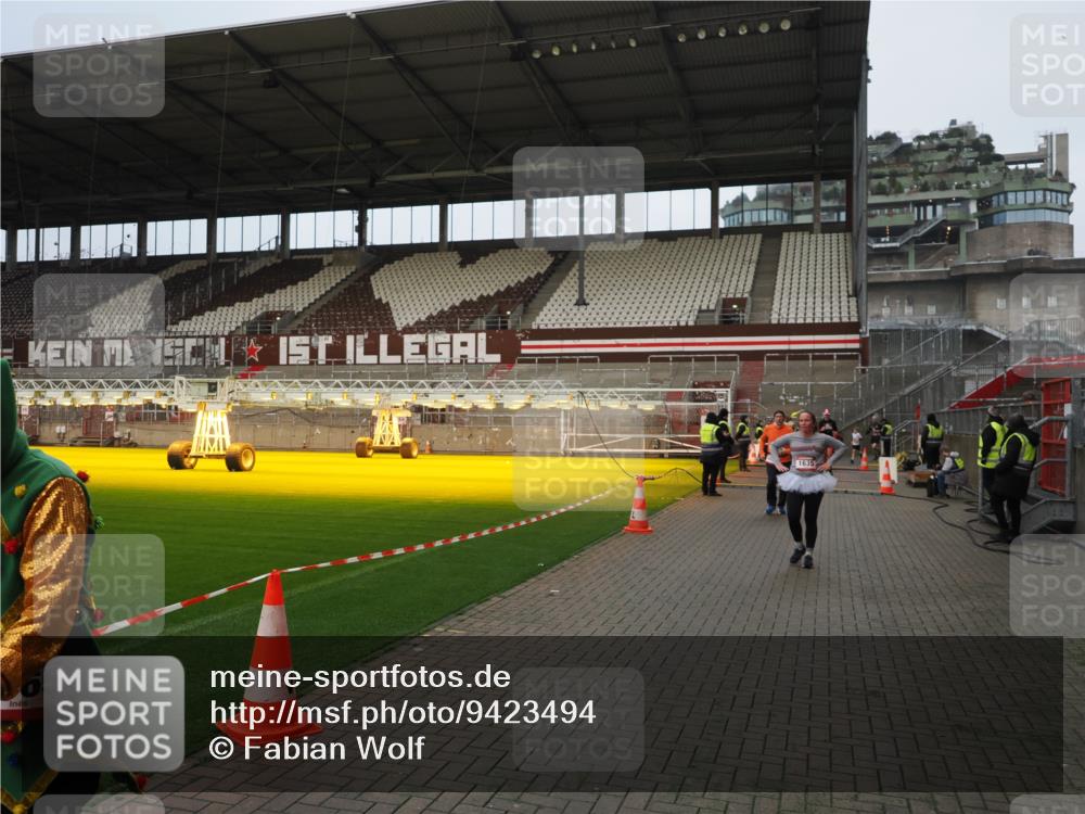 07.12.2025 - St. Pauli X-Mass-Run No. 15 Fabian Wolf http://msf.ph/oto/9423494 07.12.2025 12:01:05 Ziel 124, 1635, 1665, 1880, 2463 meine-sportfotos.de