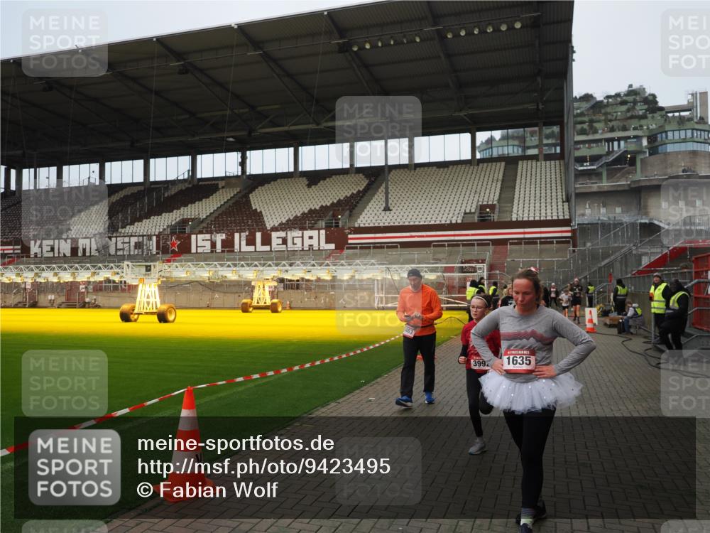 07.12.2025 - St. Pauli X-Mass-Run No. 15 Fabian Wolf http://msf.ph/oto/9423495 07.12.2025 12:01:10 Ziel 124, 1635, 1665, 1880, 1923, 1928, 2463, 3811, 3813, 3992 meine-sportfotos.de