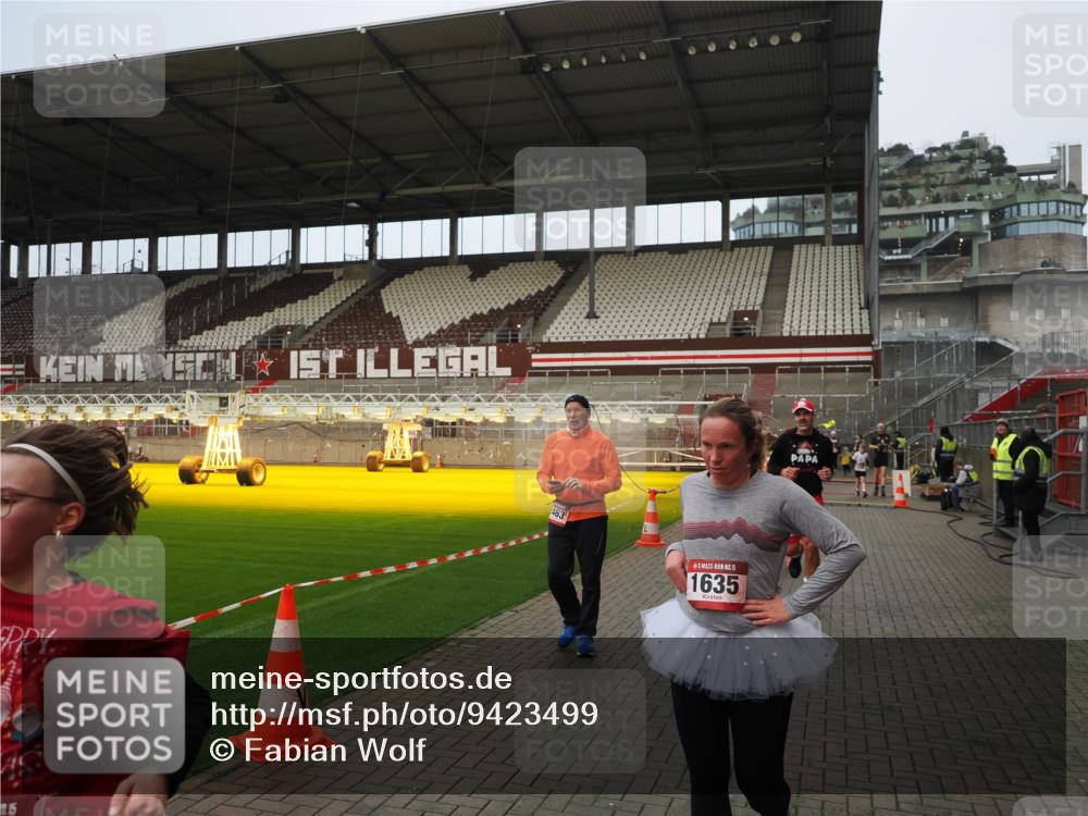 07.12.2025 - St. Pauli X-Mass-Run No. 15 Fabian Wolf http://msf.ph/oto/9423499 07.12.2025 12:01:11 Ziel 124, 1635, 1665, 1880, 1923, 1928, 2463, 3811, 3813, 3992 meine-sportfotos.de