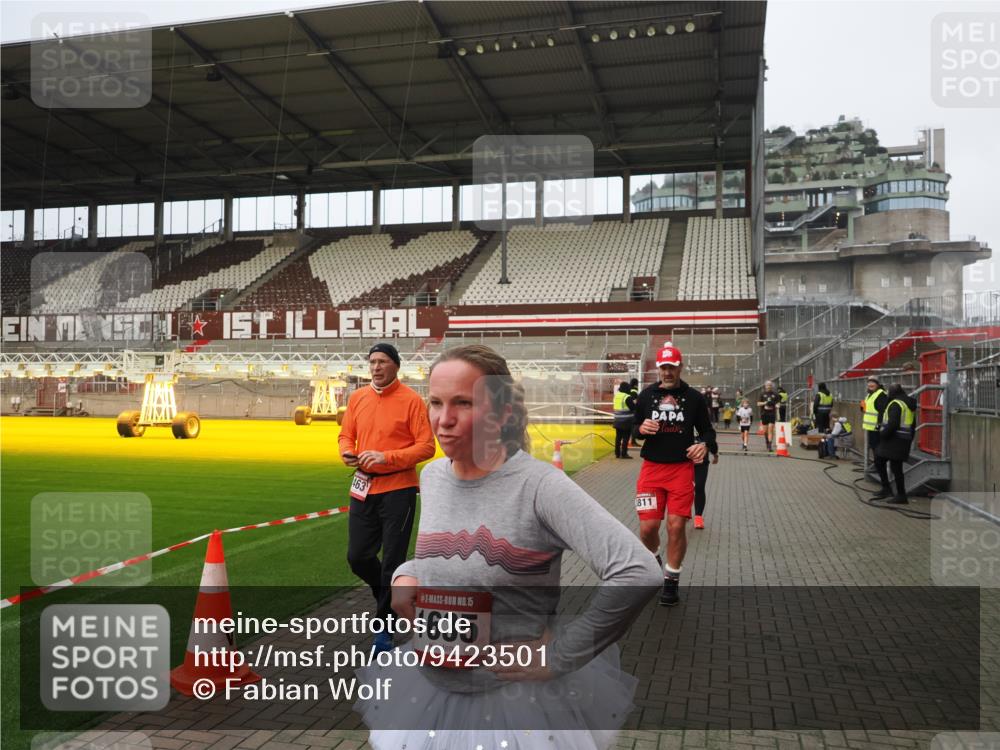 07.12.2025 - St. Pauli X-Mass-Run No. 15 Fabian Wolf http://msf.ph/oto/9423501 07.12.2025 12:01:12 Ziel 124, 1635, 1665, 1880, 1923, 1928, 2463, 3811, 3813, 3992 meine-sportfotos.de