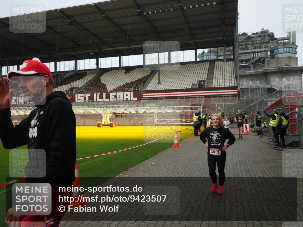 07.12.2025 - St. Pauli X-Mass-Run No. 15 Fabian Wolf http://msf.ph/oto/9423507 07.12.2025 12:01:16 Ziel 1635, 1923, 1928, 1932, 2463, 3811, 3813, 3992 meine-sportfotos.de