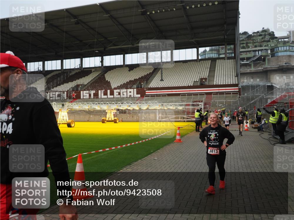 07.12.2025 - St. Pauli X-Mass-Run No. 15 Fabian Wolf http://msf.ph/oto/9423508 07.12.2025 12:01:16 Ziel 1635, 1923, 1928, 1932, 2463, 3811, 3813, 3992 meine-sportfotos.de