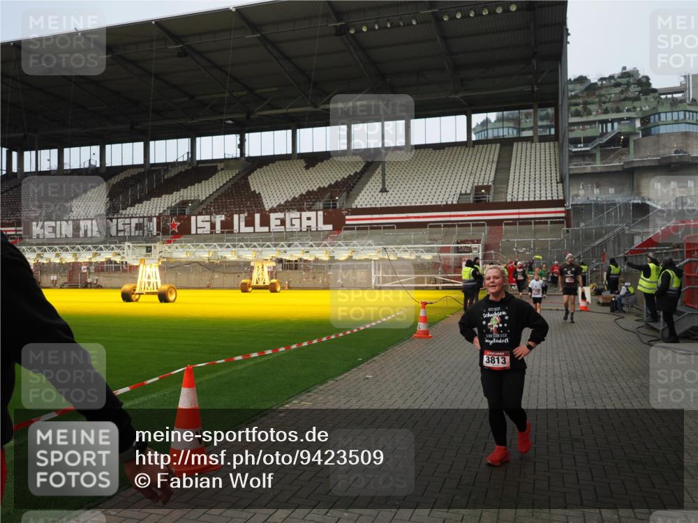 07.12.2025 - St. Pauli X-Mass-Run No. 15 Fabian Wolf http://msf.ph/oto/9423509 07.12.2025 12:01:16 Ziel 1635, 1923, 1928, 1932, 2463, 3811, 3813, 3992 meine-sportfotos.de