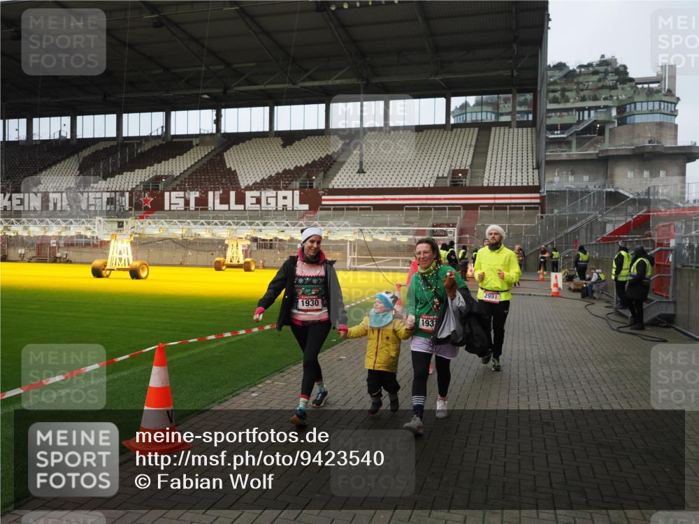 07.12.2025 - St. Pauli X-Mass-Run No. 15 Fabian Wolf http://msf.ph/oto/9423540 07.12.2025 12:01:31 Ziel 1786, 1930, 1932, 2987, 2991, 3385, 3463, 3531, 3981, 3990 meine-sportfotos.de