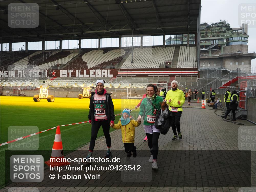 07.12.2025 - St. Pauli X-Mass-Run No. 15 Fabian Wolf http://msf.ph/oto/9423542 07.12.2025 12:01:31 Ziel 1786, 1930, 1932, 2987, 2991, 3385, 3463, 3531, 3981, 3990 meine-sportfotos.de