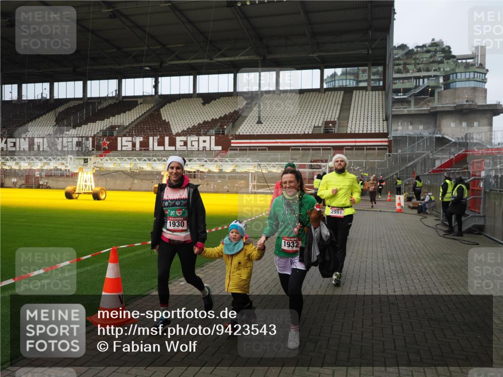 07.12.2025 - St. Pauli X-Mass-Run No. 15 Fabian Wolf http://msf.ph/oto/9423543 07.12.2025 12:01:32 Ziel 1786, 1930, 1932, 2987, 2991, 3385, 3463, 3531, 3981, 3990 meine-sportfotos.de