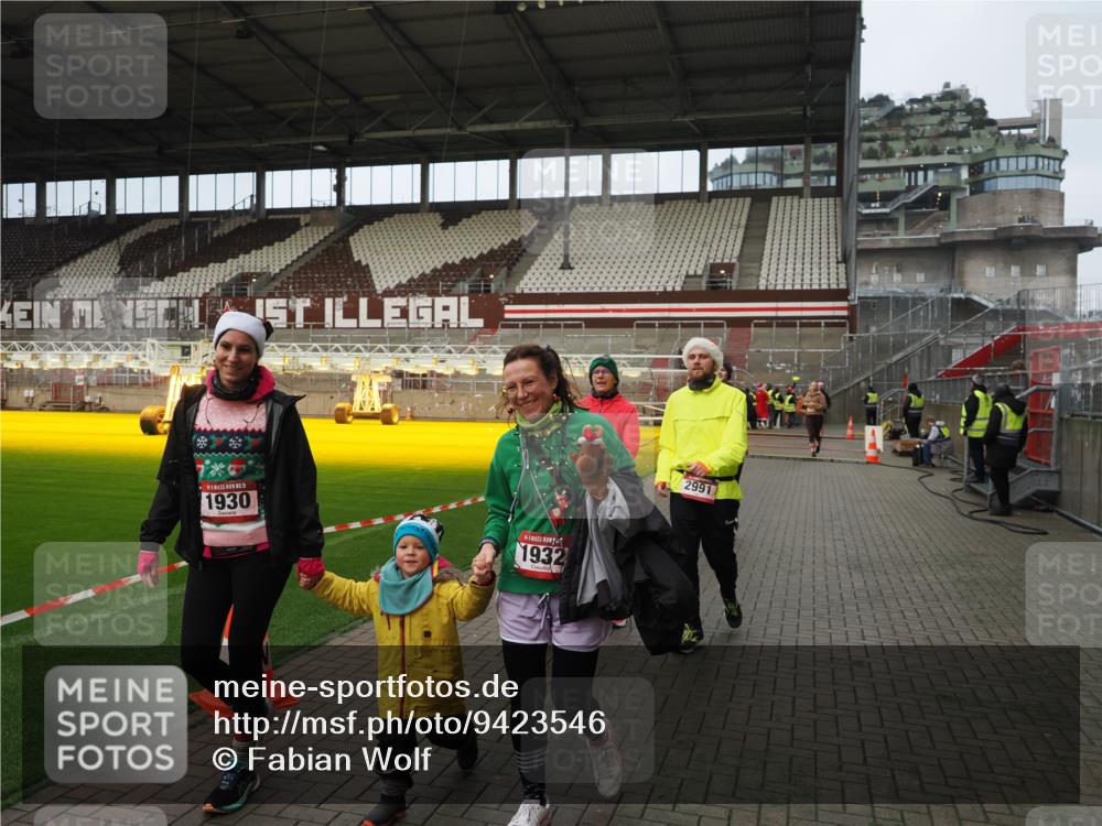 07.12.2025 - St. Pauli X-Mass-Run No. 15 Fabian Wolf http://msf.ph/oto/9423546 07.12.2025 12:01:32 Ziel 1786, 1930, 1932, 2987, 2991, 3385, 3463, 3531, 3981, 3990 meine-sportfotos.de