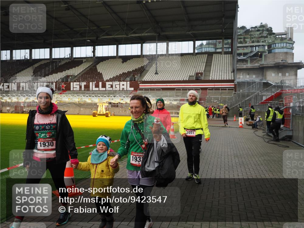 07.12.2025 - St. Pauli X-Mass-Run No. 15 Fabian Wolf http://msf.ph/oto/9423547 07.12.2025 12:01:32 Ziel 1786, 1930, 1932, 2987, 2991, 3385, 3463, 3531, 3981, 3990 meine-sportfotos.de