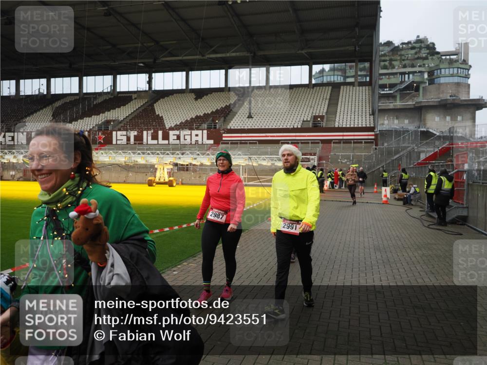 07.12.2025 - St. Pauli X-Mass-Run No. 15 Fabian Wolf http://msf.ph/oto/9423551 07.12.2025 12:01:33 Ziel 1786, 1930, 1932, 2987, 2991, 3385, 3463, 3531, 3981, 3990, 4753 meine-sportfotos.de