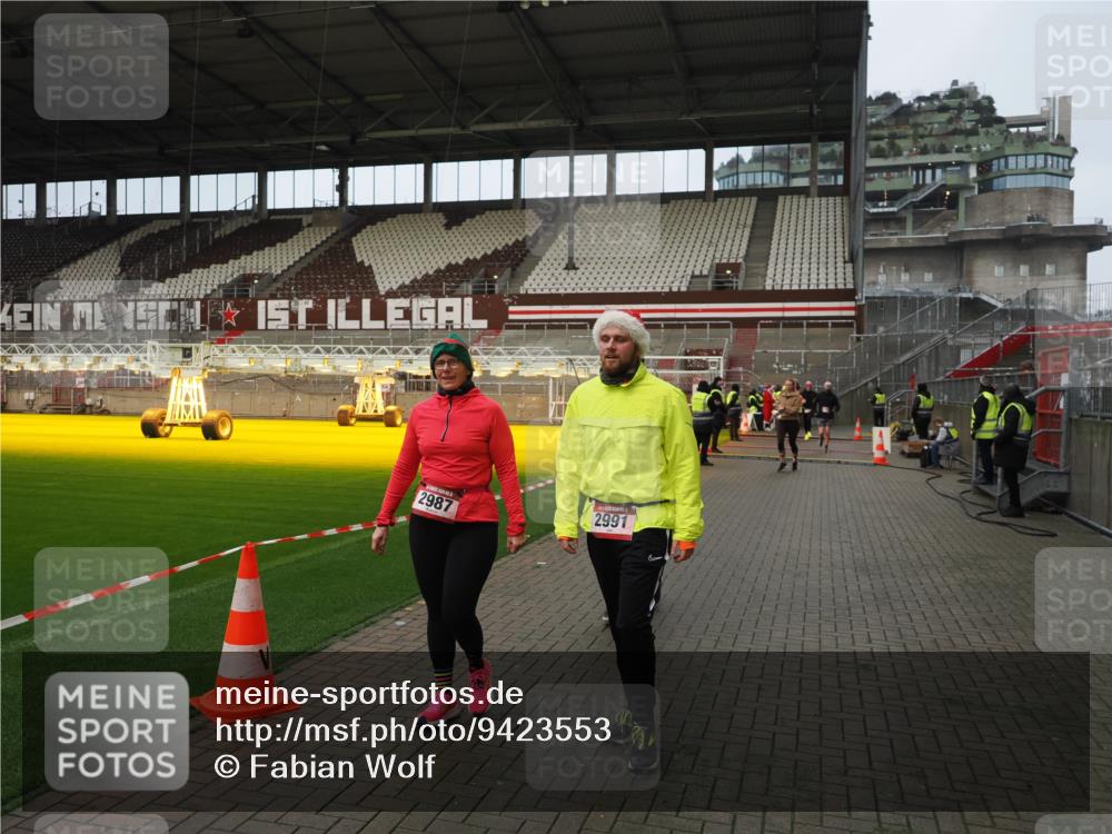 07.12.2025 - St. Pauli X-Mass-Run No. 15 Fabian Wolf http://msf.ph/oto/9423553 07.12.2025 12:01:34 Ziel 1786, 1930, 1932, 2987, 2991, 3385, 3463, 3531, 3981, 3990, 4753 meine-sportfotos.de