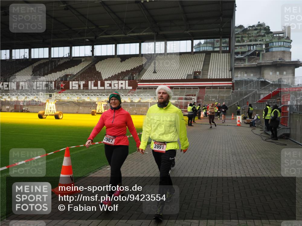 07.12.2025 - St. Pauli X-Mass-Run No. 15 Fabian Wolf http://msf.ph/oto/9423554 07.12.2025 12:01:34 Ziel 1786, 1930, 1932, 2987, 2991, 3385, 3463, 3531, 3981, 3990, 4753 meine-sportfotos.de