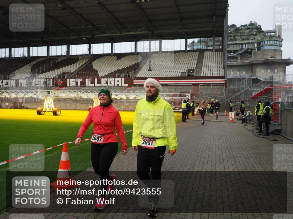 07.12.2025 - St. Pauli X-Mass-Run No. 15 Fabian Wolf http://msf.ph/oto/9423555 07.12.2025 12:01:34 Ziel 1786, 1930, 1932, 2987, 2991, 3385, 3463, 3531, 3981, 3990, 4753 meine-sportfotos.de