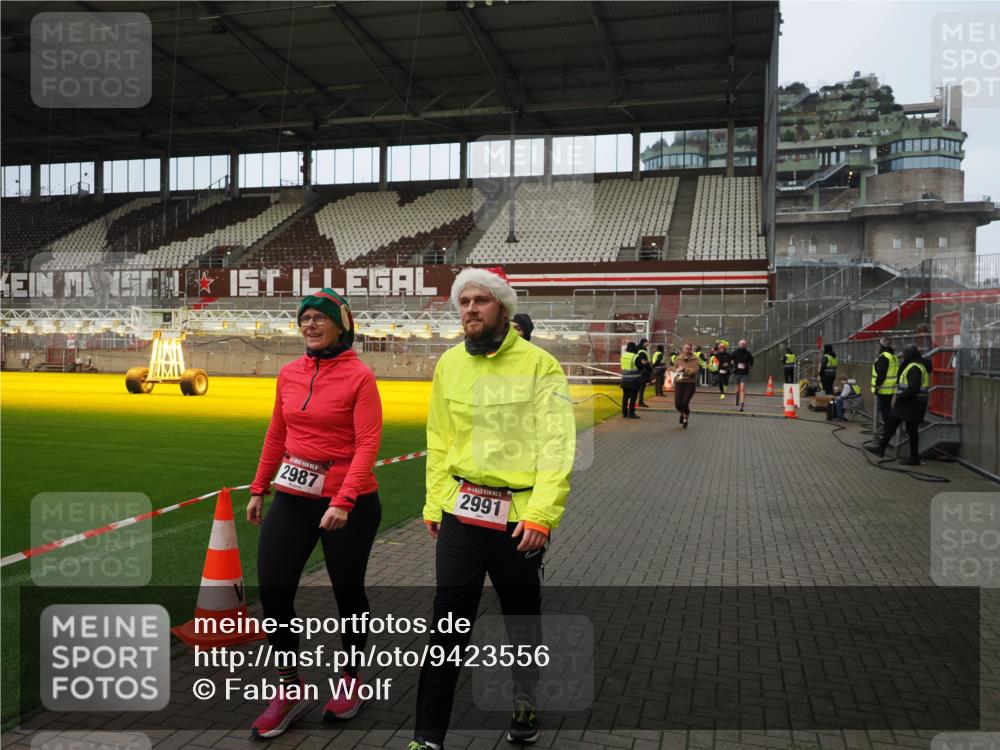 07.12.2025 - St. Pauli X-Mass-Run No. 15 Fabian Wolf http://msf.ph/oto/9423556 07.12.2025 12:01:34 Ziel 1786, 1930, 1932, 2987, 2991, 3385, 3463, 3531, 3981, 3990, 4753 meine-sportfotos.de