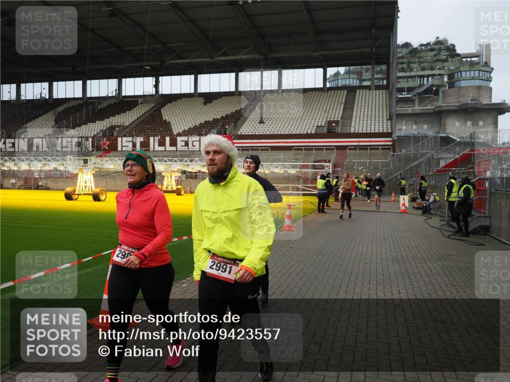 07.12.2025 - St. Pauli X-Mass-Run No. 15 Fabian Wolf http://msf.ph/oto/9423557 07.12.2025 12:01:34 Ziel 1786, 1930, 1932, 2987, 2991, 3385, 3463, 3531, 3981, 3990, 4753 meine-sportfotos.de