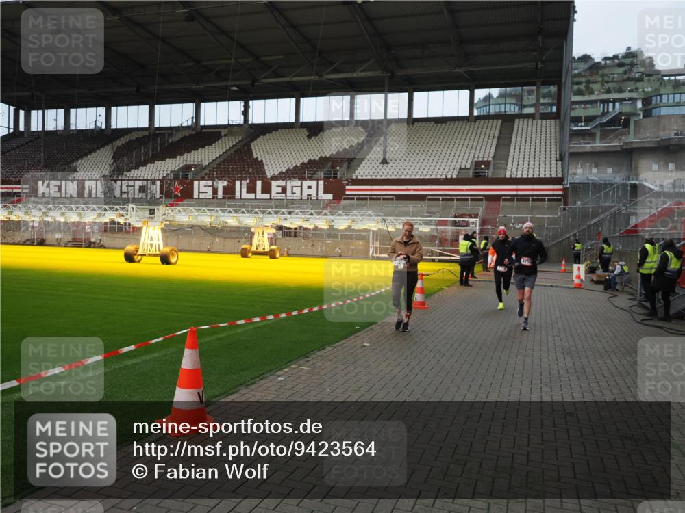 07.12.2025 - St. Pauli X-Mass-Run No. 15 Fabian Wolf http://msf.ph/oto/9423564 07.12.2025 12:01:39 Ziel 1719, 1786, 2987, 2991, 3385, 3463, 3531, 3981, 3990, 4753 meine-sportfotos.de