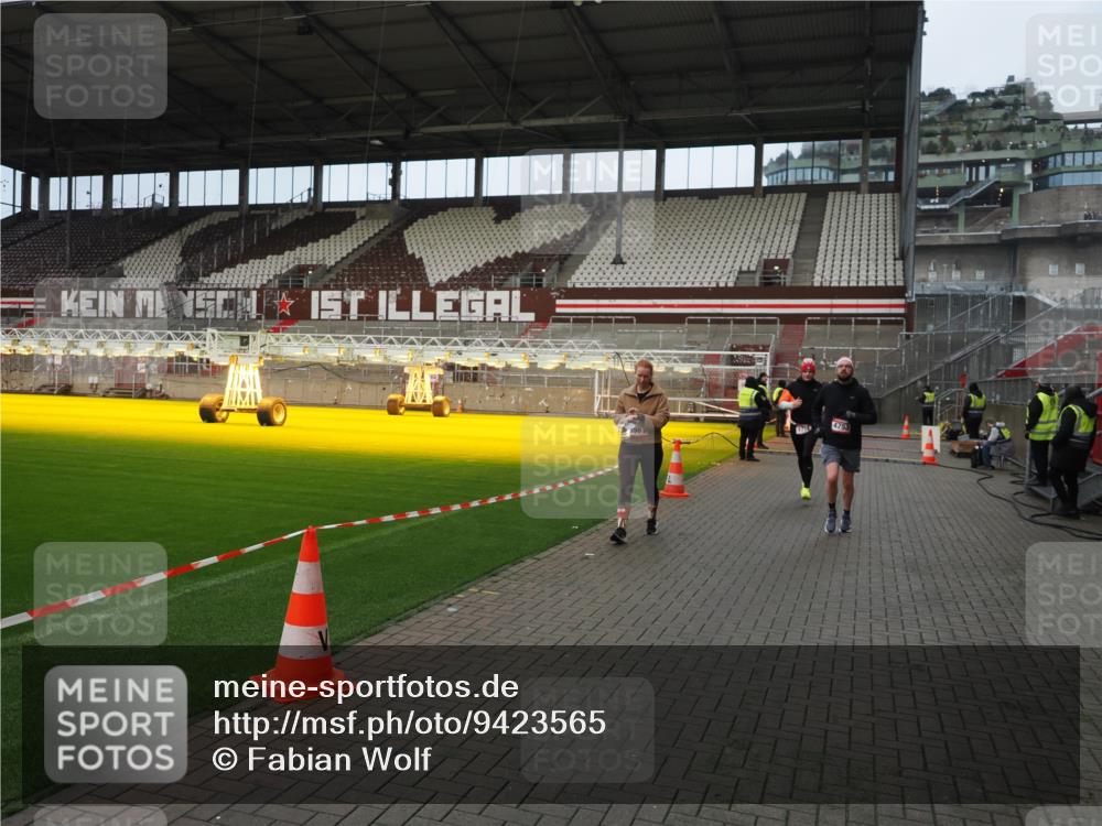 07.12.2025 - St. Pauli X-Mass-Run No. 15 Fabian Wolf http://msf.ph/oto/9423565 07.12.2025 12:01:39 Ziel 1719, 1786, 2987, 2991, 3385, 3463, 3531, 3981, 3990, 4753 meine-sportfotos.de