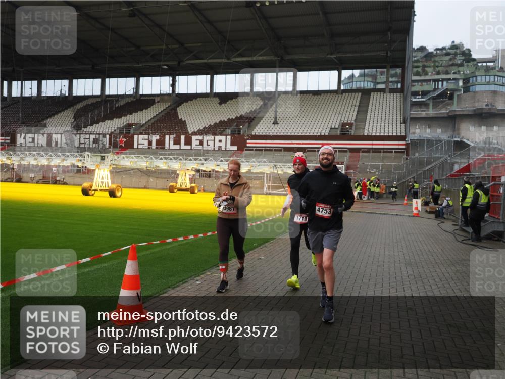 07.12.2025 - St. Pauli X-Mass-Run No. 15 Fabian Wolf http://msf.ph/oto/9423572 07.12.2025 12:01:41 Ziel 1719, 1786, 2987, 2991, 3981, 4753 meine-sportfotos.de