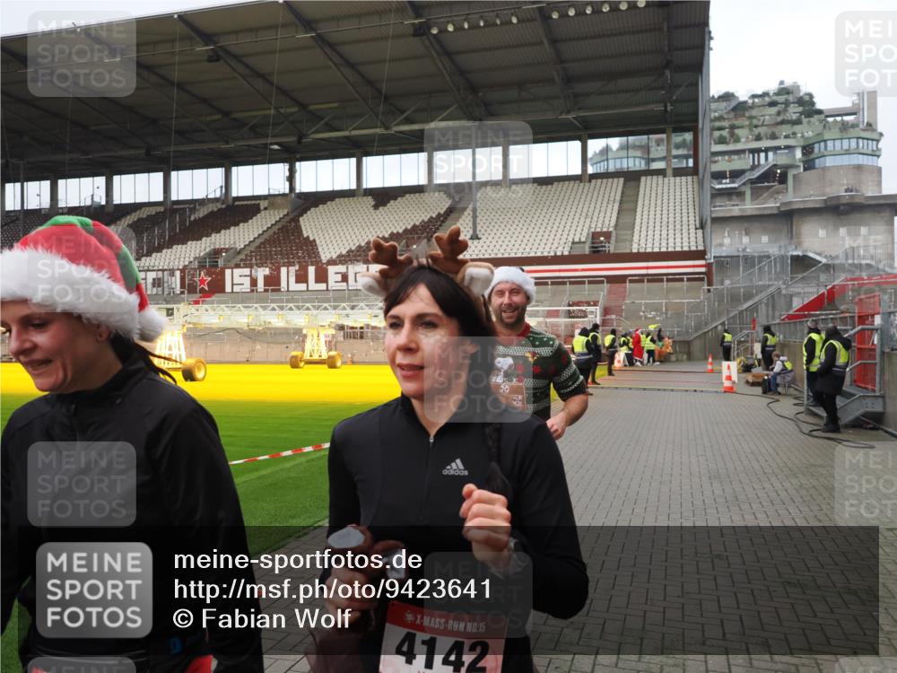 07.12.2025 - St. Pauli X-Mass-Run No. 15 Fabian Wolf http://msf.ph/oto/9423641 07.12.2025 12:02:07 Ziel 926, 928, 933, 2411, 2539, 2868, 3869, 4102, 4107, 4109, 4142, 4156, 4253, 4369, 4370 meine-sportfotos.de