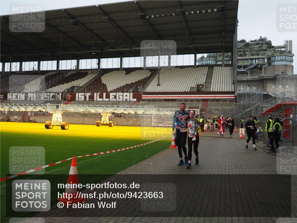 07.12.2025 - St. Pauli X-Mass-Run No. 15 Fabian Wolf http://msf.ph/oto/9423663 07.12.2025 12:02:25 Ziel 1979, 1983, 2936, 2940, 3203, 3837, 4364 meine-sportfotos.de