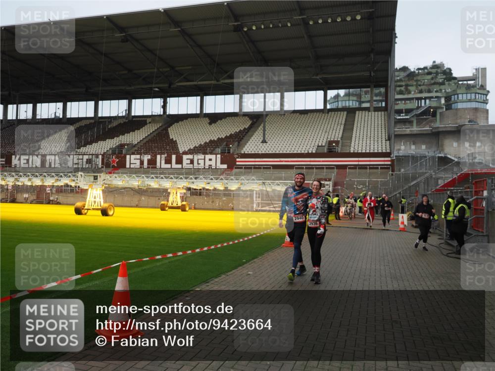 07.12.2025 - St. Pauli X-Mass-Run No. 15 Fabian Wolf http://msf.ph/oto/9423664 07.12.2025 12:02:26 Ziel 235, 1979, 1983, 2936, 2940, 3203, 3429, 3837, 4364 meine-sportfotos.de