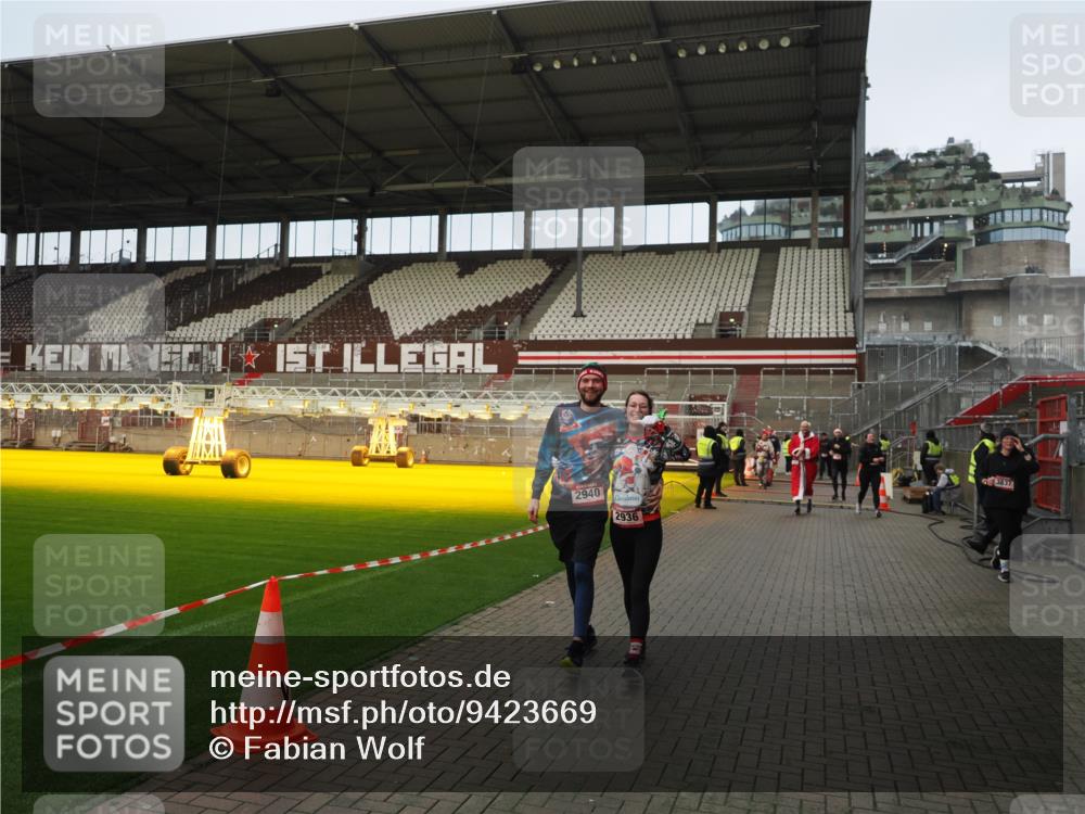 07.12.2025 - St. Pauli X-Mass-Run No. 15 Fabian Wolf http://msf.ph/oto/9423669 07.12.2025 12:02:27 Ziel 235, 1979, 1983, 2936, 2940, 3203, 3429, 3432, 3837, 4364 meine-sportfotos.de