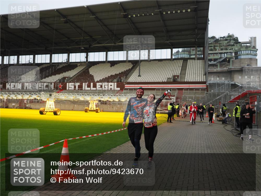 07.12.2025 - St. Pauli X-Mass-Run No. 15 Fabian Wolf http://msf.ph/oto/9423670 07.12.2025 12:02:27 Ziel 235, 1979, 1983, 2936, 2940, 3203, 3429, 3432, 3837, 4364 meine-sportfotos.de