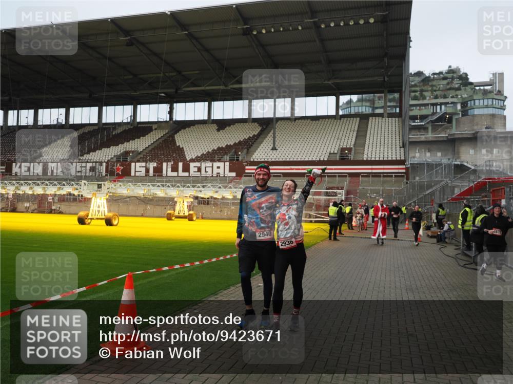 07.12.2025 - St. Pauli X-Mass-Run No. 15 Fabian Wolf http://msf.ph/oto/9423671 07.12.2025 12:02:27 Ziel 235, 1979, 1983, 2936, 2940, 3203, 3429, 3432, 3837, 4364 meine-sportfotos.de