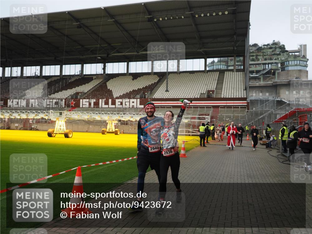 07.12.2025 - St. Pauli X-Mass-Run No. 15 Fabian Wolf http://msf.ph/oto/9423672 07.12.2025 12:02:27 Ziel 235, 1979, 1983, 2936, 2940, 3203, 3429, 3432, 3837, 4364 meine-sportfotos.de