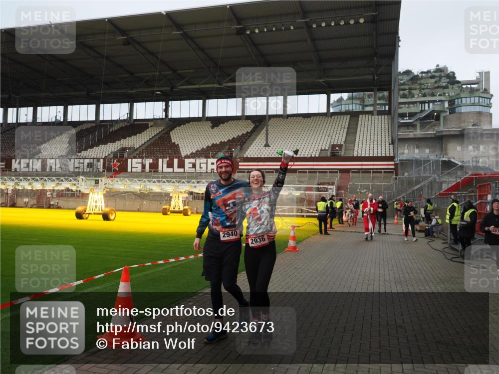 07.12.2025 - St. Pauli X-Mass-Run No. 15 Fabian Wolf http://msf.ph/oto/9423673 07.12.2025 12:02:27 Ziel 235, 1979, 1983, 2936, 2940, 3203, 3429, 3432, 3837, 4364 meine-sportfotos.de