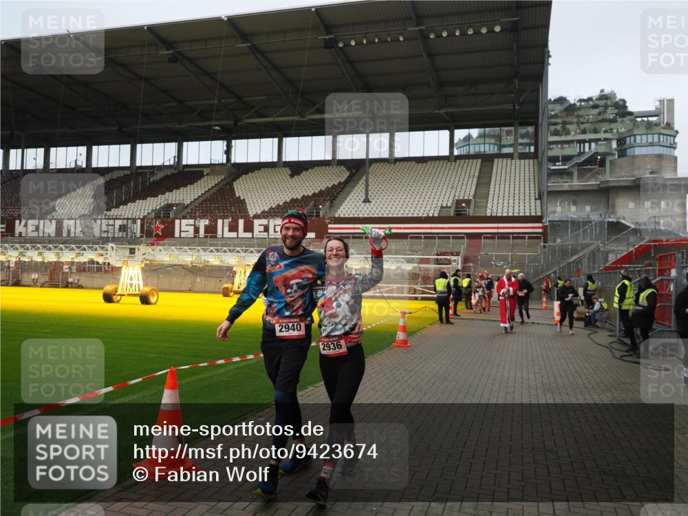 07.12.2025 - St. Pauli X-Mass-Run No. 15 Fabian Wolf http://msf.ph/oto/9423674 07.12.2025 12:02:28 Ziel 235, 1979, 1983, 2936, 2940, 3203, 3429, 3432, 3837, 4364 meine-sportfotos.de