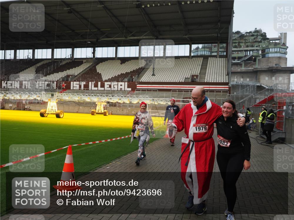 07.12.2025 - St. Pauli X-Mass-Run No. 15 Fabian Wolf http://msf.ph/oto/9423696 07.12.2025 12:02:39 Ziel 235, 1279, 1979, 1983, 3429, 3432, 3743, 3745, 3803, 3837, 3995 meine-sportfotos.de
