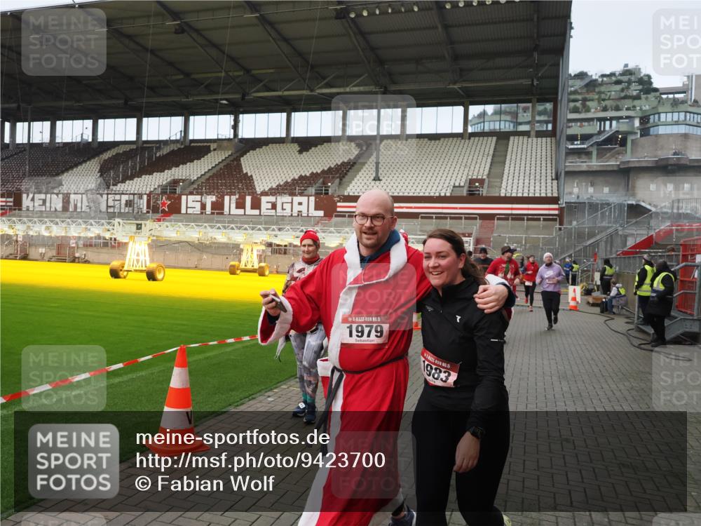 07.12.2025 - St. Pauli X-Mass-Run No. 15 Fabian Wolf http://msf.ph/oto/9423700 07.12.2025 12:02:40 Ziel 235, 1279, 1979, 1983, 3429, 3432, 3743, 3745, 3803, 3837, 3995 meine-sportfotos.de